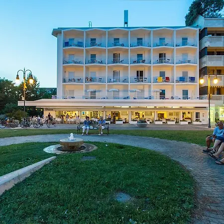 Albergo Alla Spiaggia 3* غرادو